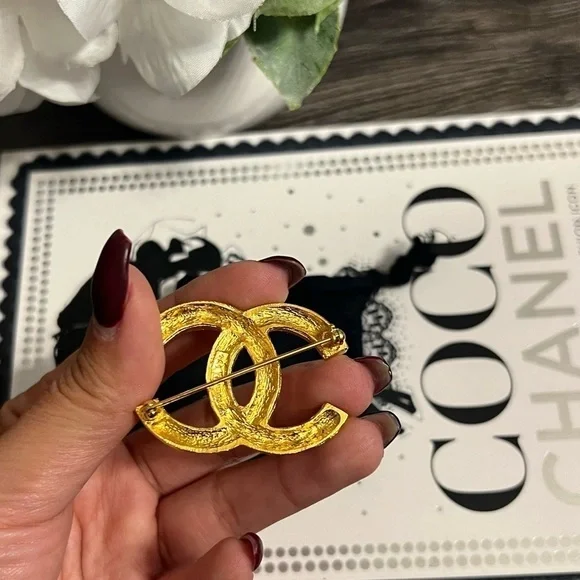 CHANEL Vintage Gold CC brooch with crystals